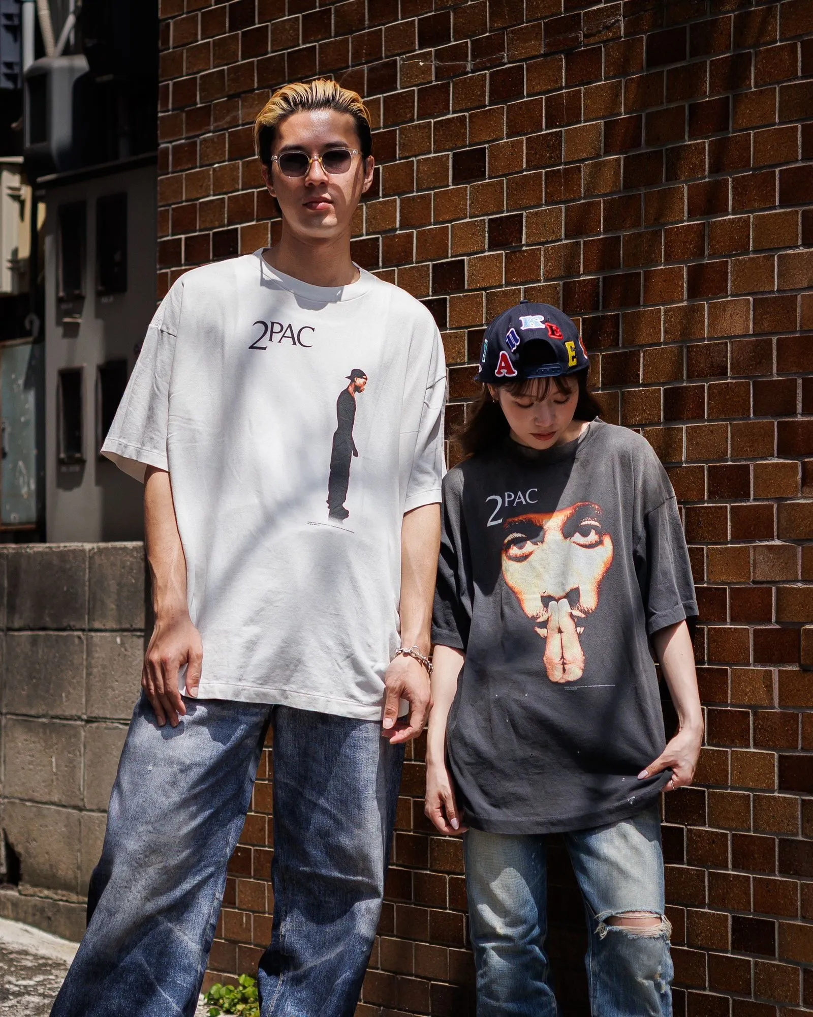 SAINT Mxxxxxx × 2PAC 2PC_SS TEE/2PAC/BLK 2PAC co-branded model 2PAC character TEE washed black S-XL A blockbuster co-branded project by the legendary hip-hop artist 2PAC The printing part refers to the iconic graphics on the cover of 2PAC's albums "R U Still Down" and "Shakur" The entire garment is rewashed and distressed/holes processed Printing cracked effect The ceiling of New Vintage 2PAC powder is a must-have